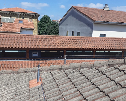 Línea de vida horizontal y puntos de anclaje Innotech en la cubierta del Ayuntamiento de Zarautz