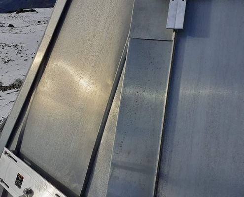 Erorketen aurkako aluminiozko errailezko segurtasun-sistema eta ainguraketa-puntuak Belaguako aterpean
