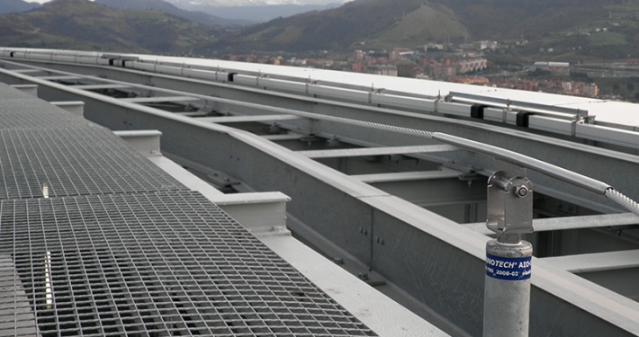 Sistema de línea de vida horizontal all in one de Innotech en la Torre Iberdrola de Bilbao